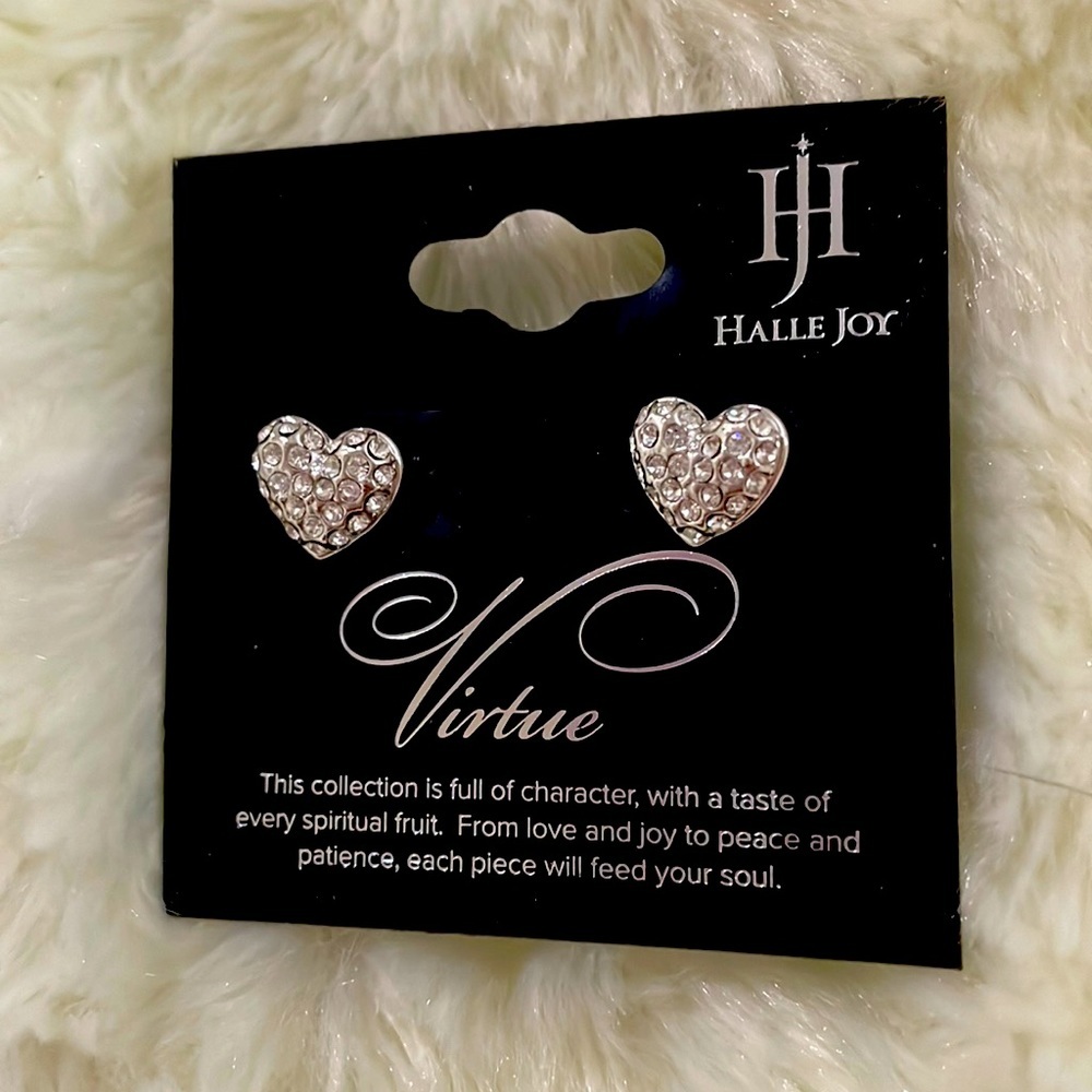 Halle Joy Virtue White Chrystal Heart Earings